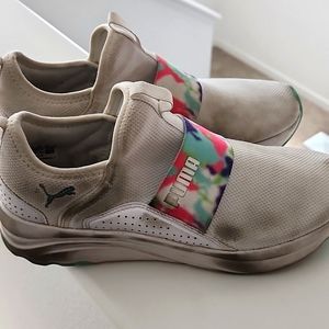 Pumas Slip on 6.5c